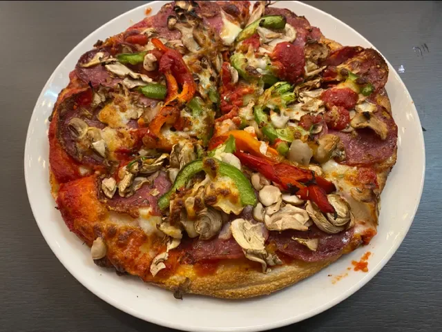 Roza’s Kitchen - Pizza, Burgers, Pasta