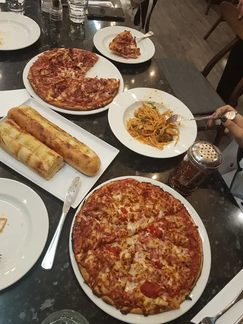 Roza’s Kitchen - Pizza, Burgers, Pasta
