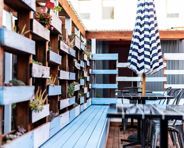 Saint Jaxie Cafe