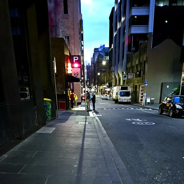 Saluministi Flinders Lane