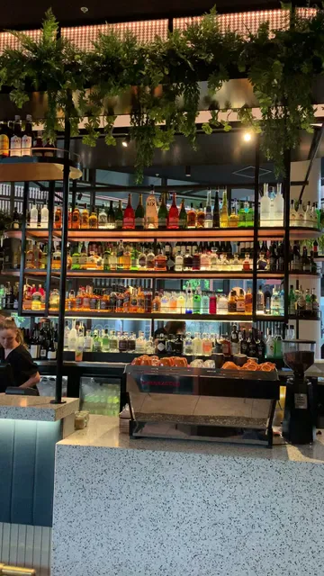 Saros Bar & Dining