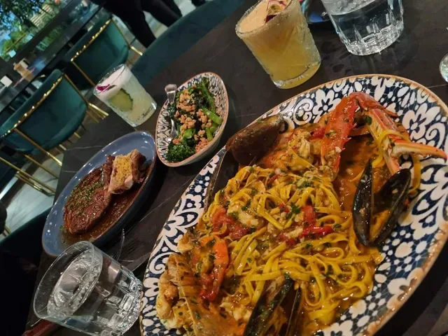 Saros Bar & Dining
