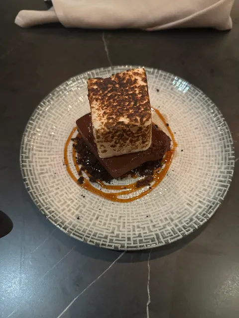 Saros Bar & Dining