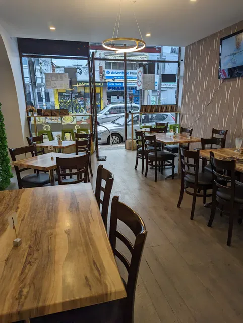 Savour cafe’ and juice bar