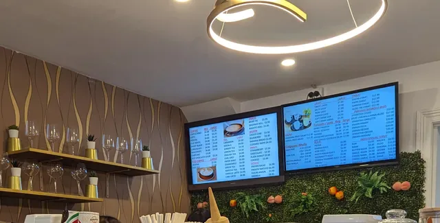 Savour cafe’ and juice bar