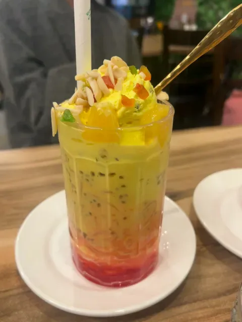 Savour cafe’ and juice bar