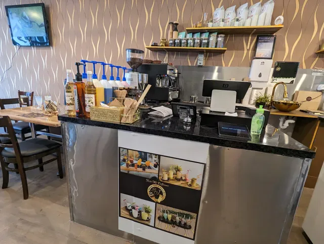 Savour cafe’ and juice bar