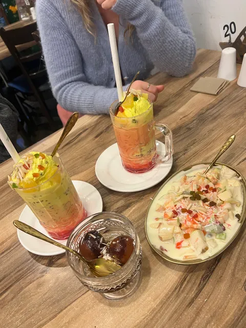 Savour cafe’ and juice bar