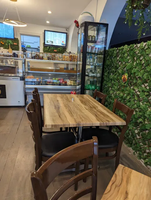 Savour cafe’ and juice bar