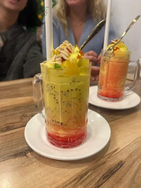 Savour cafe’ and juice bar