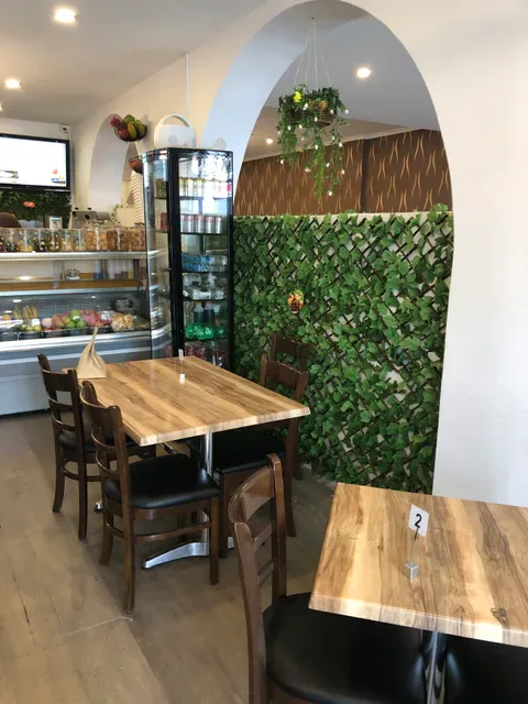 Savour cafe’ and juice bar