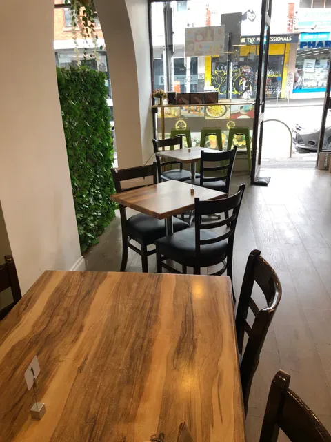 Savour cafe’ and juice bar