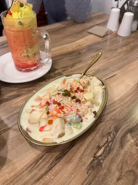 Savour cafe’ and juice bar