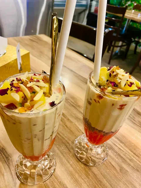 Savour cafe’ and juice bar