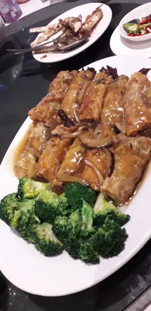 Shark Fin Inn