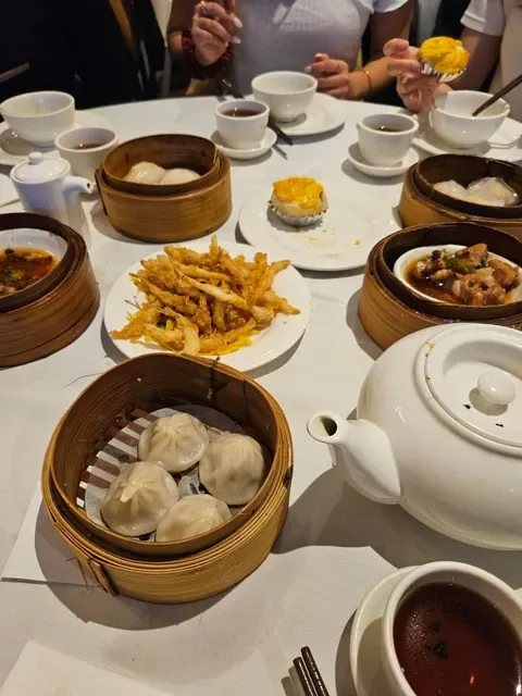 Shark Fin Inn
