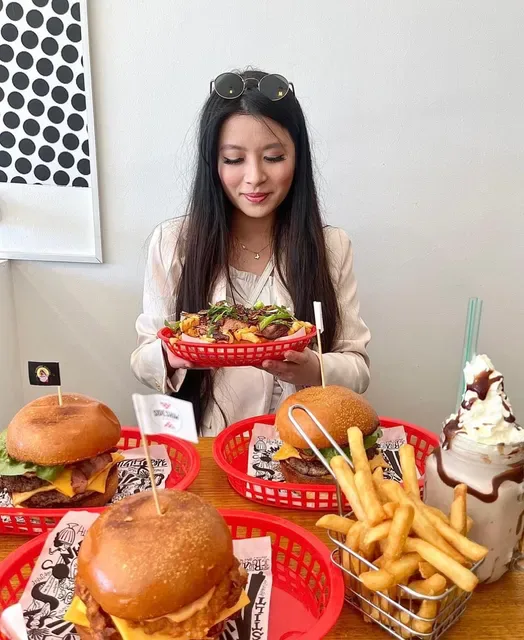 Sideshow Burgers Rosanna