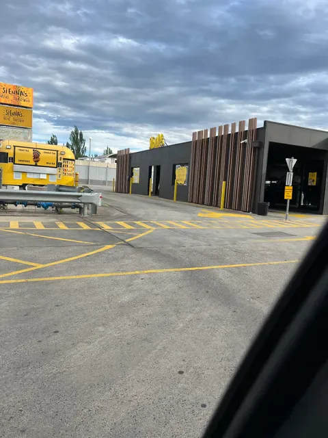 Sienna's Drive Thru