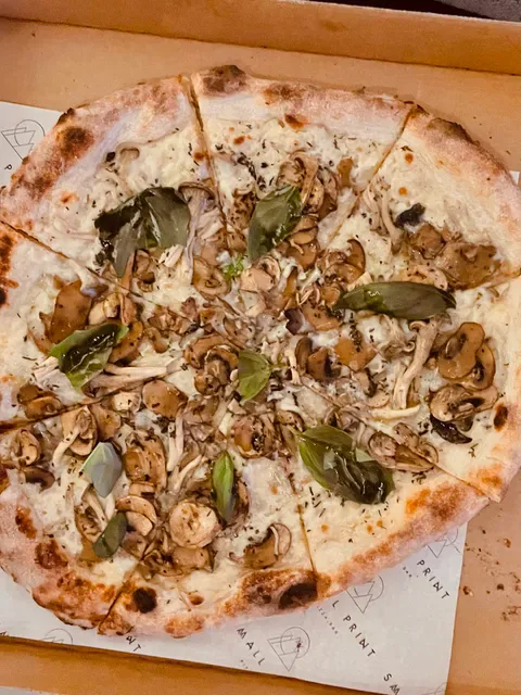 Small Print Pizza Bar