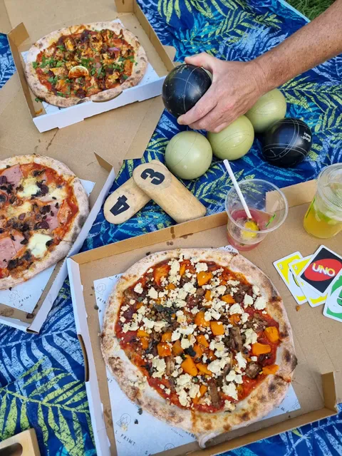 Small Print Pizza Bar