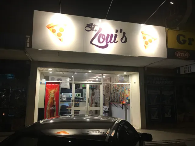 St. Loui's Pizza