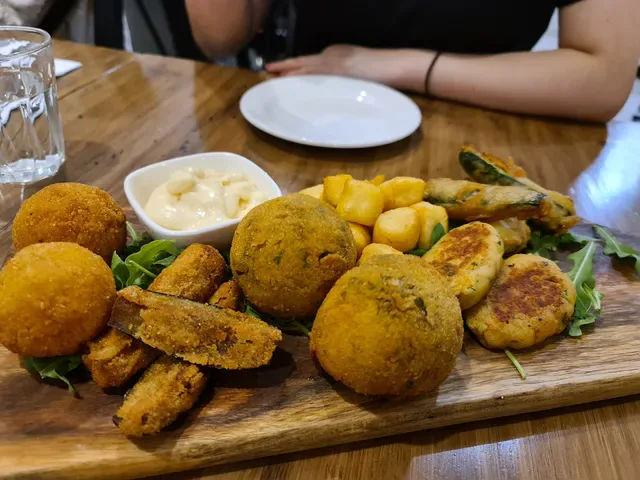Stuzzichino Restaurant & Bar