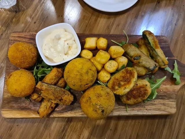 Stuzzichino Restaurant & Bar