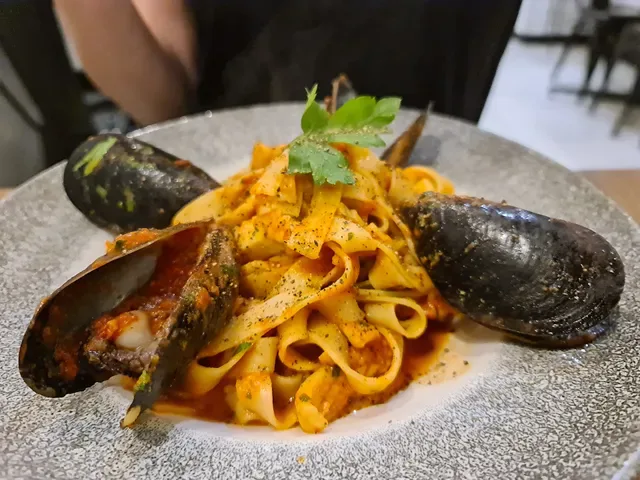 Stuzzichino Restaurant & Bar