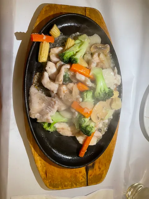 Sun & Mei Chinese and Thai Restaurant