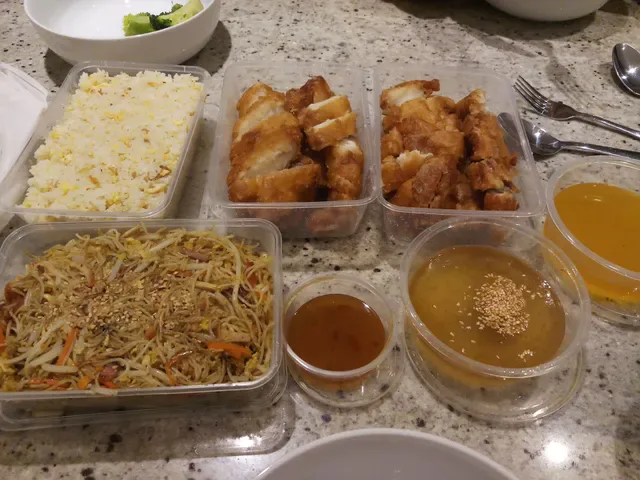 Sun & Mei Chinese and Thai Restaurant