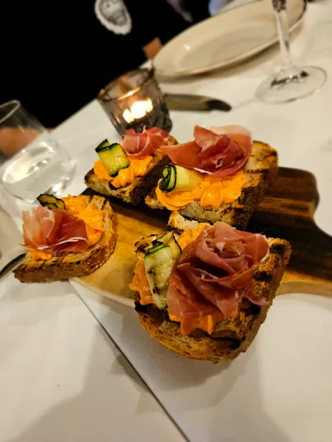 TÁVOLA Restaurant