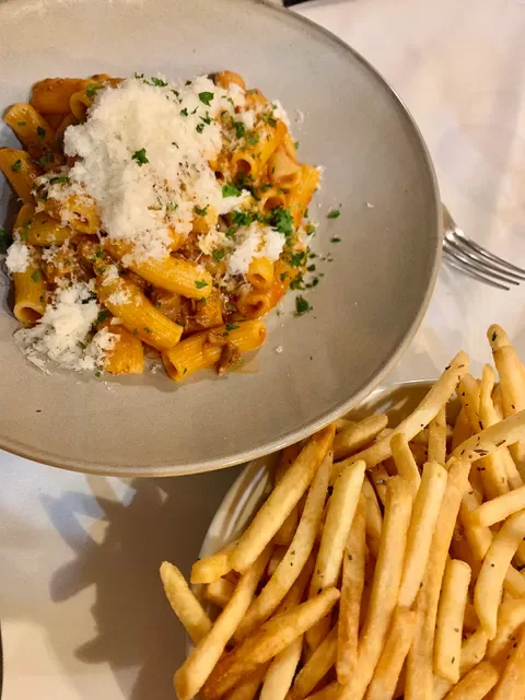 TÁVOLA Restaurant