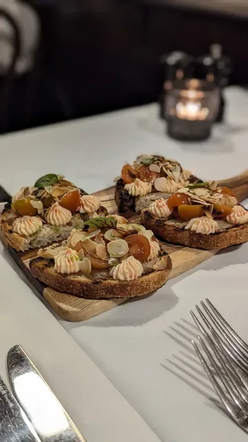 TÁVOLA Restaurant