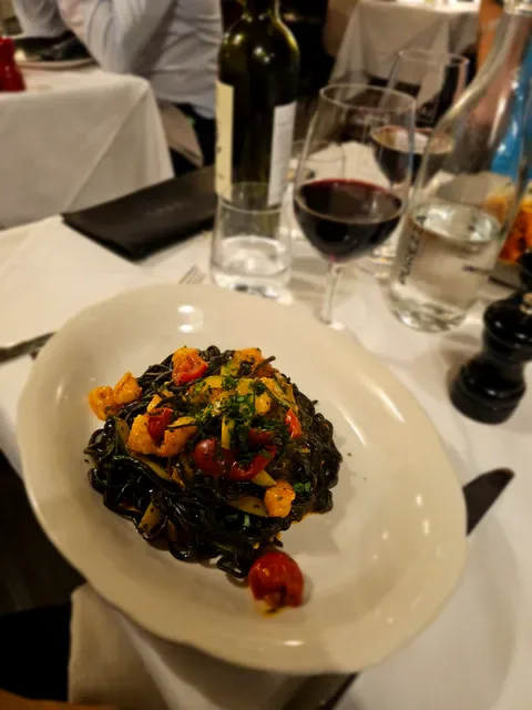 TÁVOLA Restaurant
