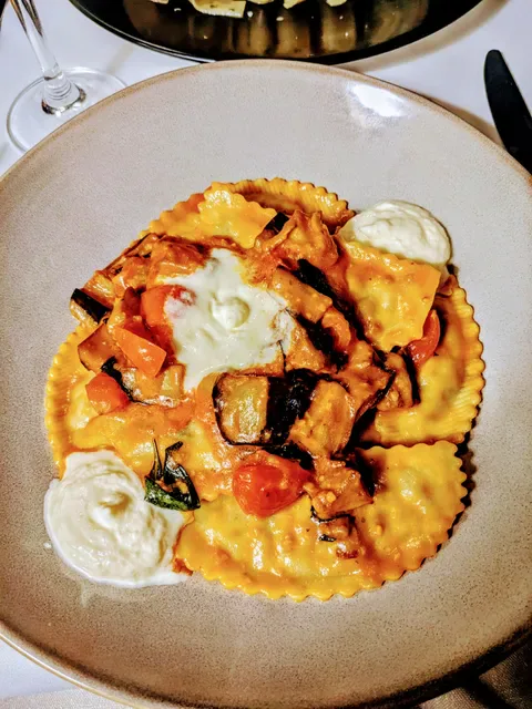 TÁVOLA Restaurant