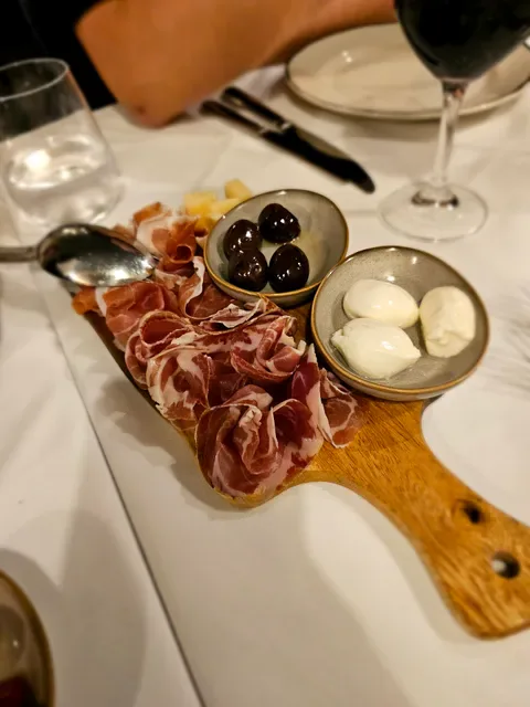 TÁVOLA Restaurant