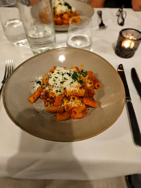 TÁVOLA Restaurant