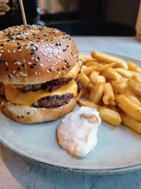 The Cheeky Pint (The Barkley Hotel)
