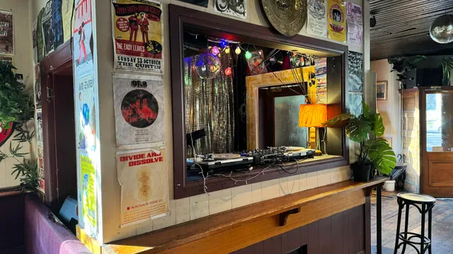 THE CURTIN (John Curtin hotel)