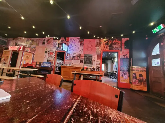 THE CURTIN (John Curtin hotel)