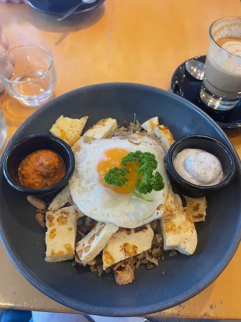 THE NICHOLSON COFFEE & EATERY
