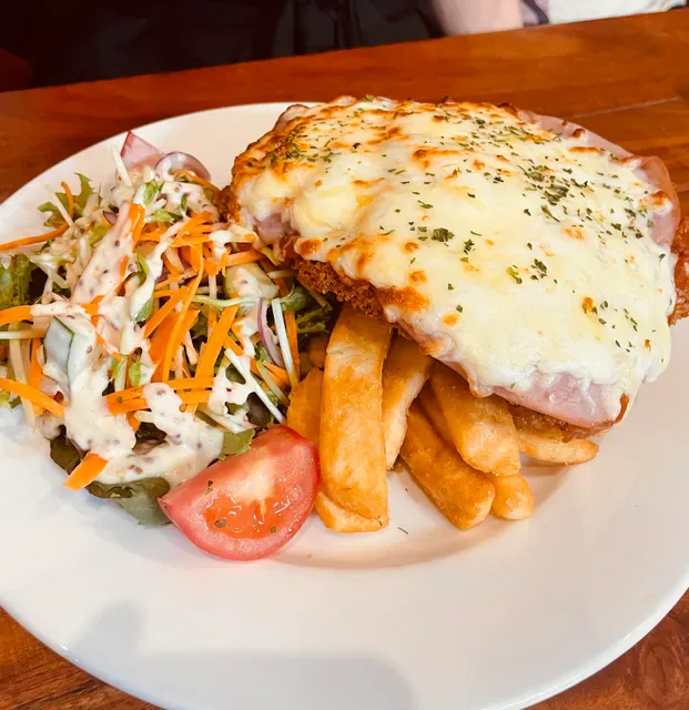 The Warburton Hotel, Wesburn - Bar & Bistro (The West)