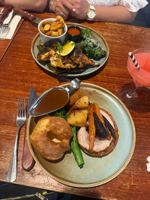 Three Crowns Hotel