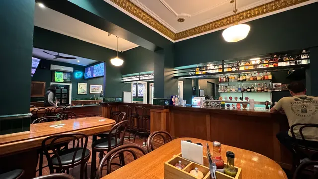 Three Crowns Hotel