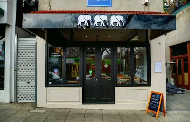 Three Elephants & Co.