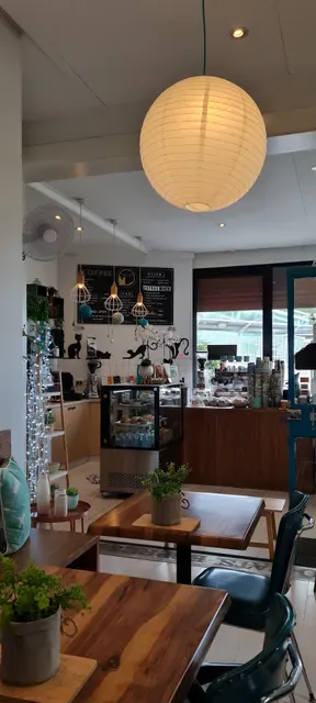 Two Cats Espresso Bar / Cafe