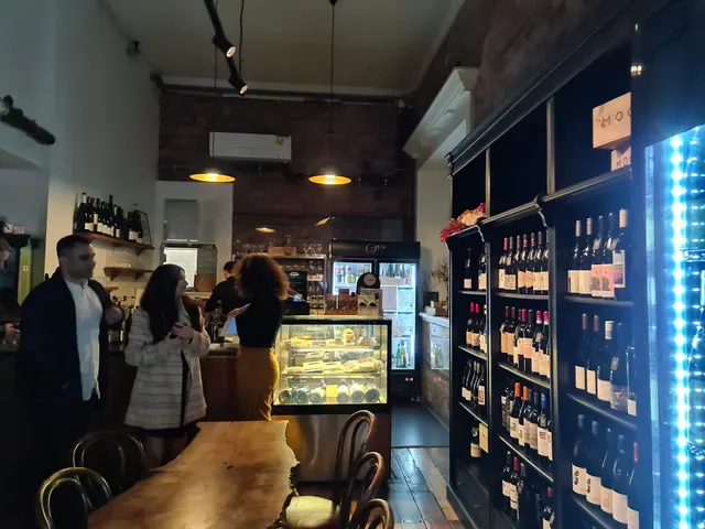 V Wine Salon
