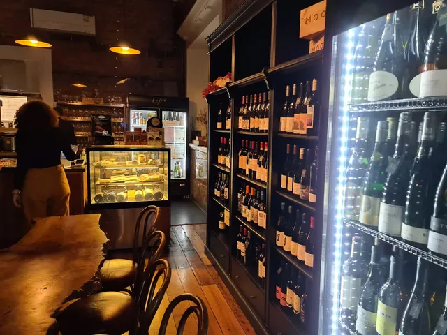 V Wine Salon
