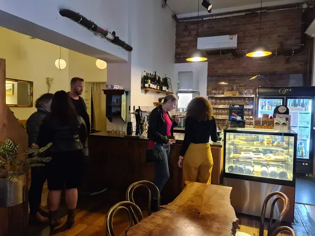 V Wine Salon