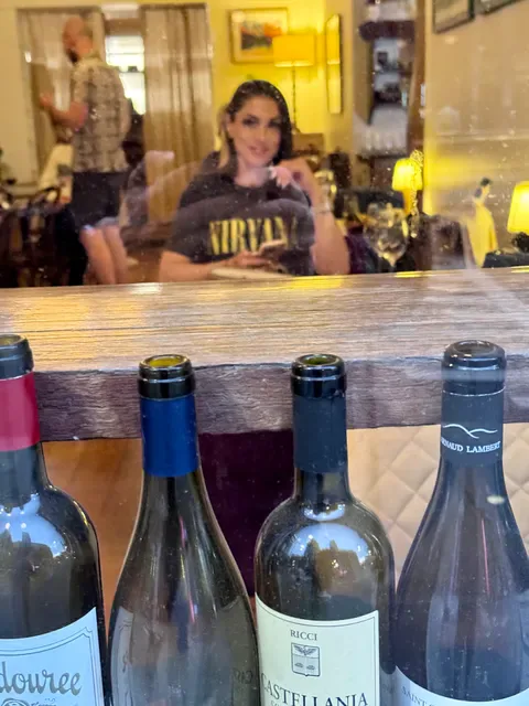 V Wine Salon